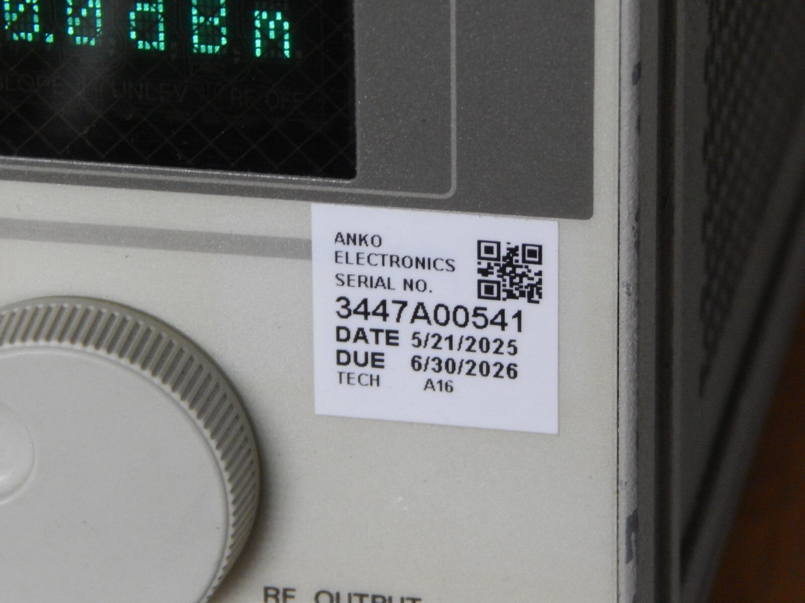 AT HP 83752A .01-20GHz Synthesized Signal Sweeper w/opt. 1E1 & cal. w/data AT HP 83752A .01-20GHz Synthesized Signal Sweeper w/opt. 1E1 & cal. w/data